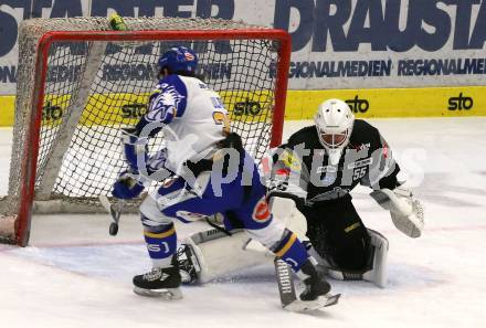 EBEL. Eishockey Bundesliga. VSV gegen Dornbirn Bulldogs.  Martin Ulmer,  (VSV),  Oskar Oestlund (Dornbirn). Villach, am 10.11.2020.
Foto: Kuess
www.qspictures.net
---
pressefotos, pressefotografie, kuess, qs, qspictures, sport, bild, bilder, bilddatenbank