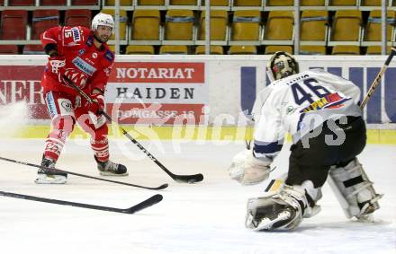 EBEL. Eishockey Bundesliga. KAC gegen	Hydro Fehervar AV 19. Blaz Gregorc,  (KAC), Jaroslav Janus (Alba Volan). Klagenfurt, am 12.11.2020.
Foto: Kuess
www.qspictures.net

---
pressefotos, pressefotografie, kuess, qs, qspictures, sport, bild, bilder, bilddatenbank