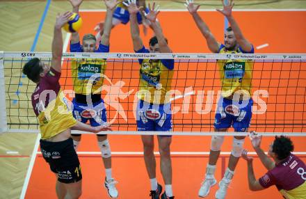 Volleyball. CEV Cup. SK Zadruga Aich/Dob gegen VK Dukla Liberec (CZE). Blazej Podlesny, Michal Hruska, Konrad Formela  (Aich/Dob). Bleiburg, am 18.11.2020.
Foto: Kuess
www.qspictures.net
---
pressefotos, pressefotografie, kuess, qs, qspictures, sport, bild, bilder, bilddatenbank