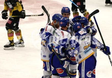 EBEL. Eishockey Bundesliga. VSV gegen spusu Vienna Capitals.  Torjubel Jamie Fraser, Kevin Schmidt, Sahir Gill (VSV). Villach, am 21.11.2020.
Foto: Kuess
www.qspictures.net
---
pressefotos, pressefotografie, kuess, qs, qspictures, sport, bild, bilder, bilddatenbank
