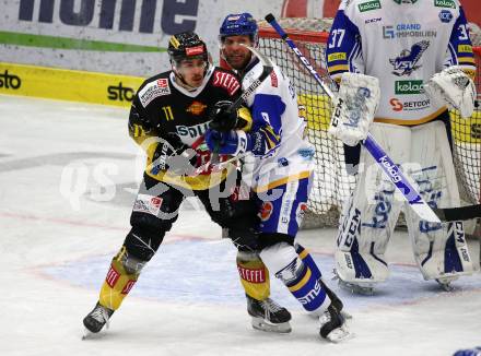 EBEL. Eishockey Bundesliga. VSV gegen spusu Vienna Capitals.  Kevin Schmidt,  (VSV), Sascha Bauer (Vienna). Villach, am 21.11.2020.
Foto: Kuess
www.qspictures.net
---
pressefotos, pressefotografie, kuess, qs, qspictures, sport, bild, bilder, bilddatenbank