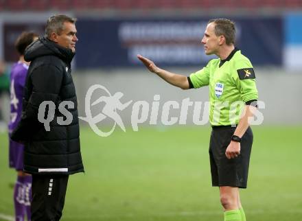 Fussball 2. Liga. SK Austria Klagenfurt gegen FC Wacker Innsbruck.  Trainer Robert Micheu, (Klagenfurt), Schiedsrichter Sebastian Gishamer. Klagenfurt, am 20.11.2020.
Foto: Kuess
www.qspictures.net
---
pressefotos, pressefotografie, kuess, qs, qspictures, sport, bild, bilder, bilddatenbank