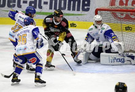 EBEL. Eishockey Bundesliga. VSV gegen spusu Vienna Capitals. Matt Mangene, Jerry Pollastrone, Kristers Gudlevskis,   (VSV), Graham McPhee (Vienna). Villach, am 21.11.2020.
Foto: Kuess
www.qspictures.net
---
pressefotos, pressefotografie, kuess, qs, qspictures, sport, bild, bilder, bilddatenbank