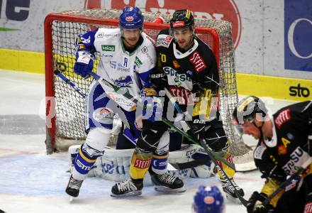 EBEL. Eishockey Bundesliga. VSV gegen spusu Vienna Capitals.  Stefan Bacher,  (VSV), Benjamin Nissner (Vienna). Villach, am 21.11.2020.
Foto: Kuess
www.qspictures.net
---
pressefotos, pressefotografie, kuess, qs, qspictures, sport, bild, bilder, bilddatenbank