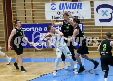 Basketball Zweite Liga 2020/2021. Grunddurchgang 8. Runde. KOS Celovec gegen Basket Flames. Lovro Fizuleto (KOS Celovec), Stefan Obermann,  Ben Seipt, Lorenz Gerstendoerfer (Basket Flames). Klagenfurt, am 22.11.2020.
Foto: Kuess
www.qspictures.net

---
pressefotos, pressefotografie, kuess, qs, qspictures, sport, bild, bilder, bilddatenbank