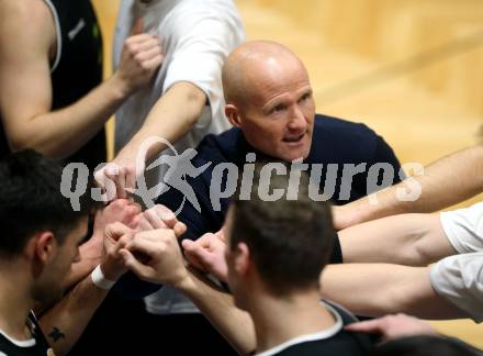 Basketball Zweite Liga 2020/2021. Grunddurchgang 8. Runde. KOS Celovec gegen Basket Flames.  Trainer Christian Fabian (Basket Flames). Klagenfurt, am 22.11.2020.
Foto: Kuess
www.qspictures.net

---
pressefotos, pressefotografie, kuess, qs, qspictures, sport, bild, bilder, bilddatenbank