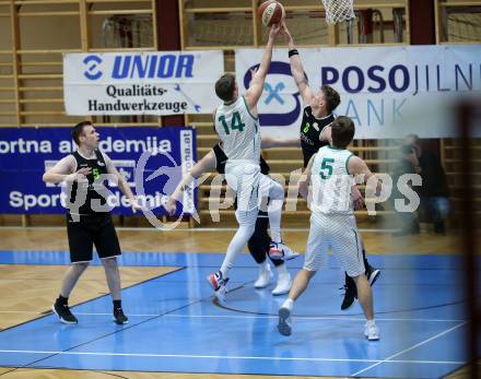 Basketball Zweite Liga 2020/2021. Grunddurchgang 8. Runde. KOS Celovec gegen Basket Flames. Lovro Fizuleto, Andi Smrtnik (KOS Celovec),  Stefan Obermann, Philipp Germ  (Basket Flames). Klagenfurt, am 22.11.2020.
Foto: Kuess
www.qspictures.net

---
pressefotos, pressefotografie, kuess, qs, qspictures, sport, bild, bilder, bilddatenbank