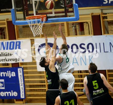 Basketball Zweite Liga 2020/2021. Grunddurchgang 8. Runde. KOS Celovec gegen Basket Flames. Jernej Heine Andolsek (KOS Celovec), Lorenz Gerstendoerfer (Basket Flames). Klagenfurt, am 22.11.2020.
Foto: Kuess
www.qspictures.net

---
pressefotos, pressefotografie, kuess, qs, qspictures, sport, bild, bilder, bilddatenbank