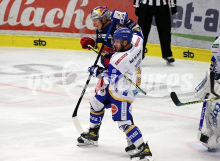 EBEL. Eishockey Bundesliga. VSV gegen EC Red Bull Salzburg. Sebastian Zauner,  (VSV), Paul Huber  (Salzburg). Villach, am 25.11.2020.
Foto: Kuess
www.qspictures.net
---
pressefotos, pressefotografie, kuess, qs, qspictures, sport, bild, bilder, bilddatenbank