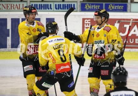 EBEL. Eishockey Bundesliga. KAC gegen	spusu Vienna Capitals.  Torjubel Jerome Gauthier Leduc, Colin Campbell (Vienna). Klagenfurt, am 29.11.2020.
Foto: Kuess
www.qspictures.net

---
pressefotos, pressefotografie, kuess, qs, qspictures, sport, bild, bilder, bilddatenbank