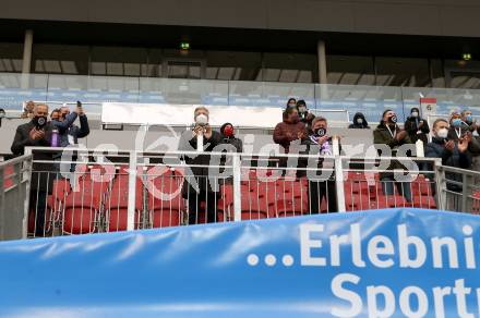 Fussball 2. Liga. SK Austria Klagenfurt gegen  SC Austria Lustenau.  Vizebuergermeister Juergen Pfeiler, Landeshauptmann Peter Kaiser, Landessportdirektor Arno Arthofer (Klagenfurt). Klagenfurt, am 29.11.2020.
Foto: Kuess
www.qspictures.net
---
pressefotos, pressefotografie, kuess, qs, qspictures, sport, bild, bilder, bilddatenbank