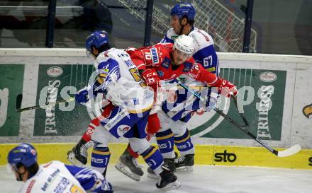 EBEL. Eishockey Bundesliga. VSV gegen KAC. Matt Mangene, Jordan Caron,  (VSV), Thomas Vallant  (KAC). Villach, am 1.12.2020.
Foto: Kuess
www.qspictures.net
---
pressefotos, pressefotografie, kuess, qs, qspictures, sport, bild, bilder, bilddatenbank