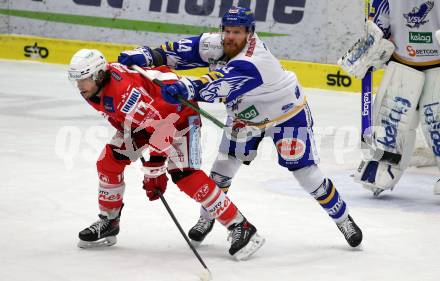 EBEL. Eishockey Bundesliga. VSV gegen KAC.  Jamie Fraser, (VSV), Manuel Ganahl  (KAC). Villach, am 1.12.2020.
Foto: Kuess
www.qspictures.net
---
pressefotos, pressefotografie, kuess, qs, qspictures, sport, bild, bilder, bilddatenbank