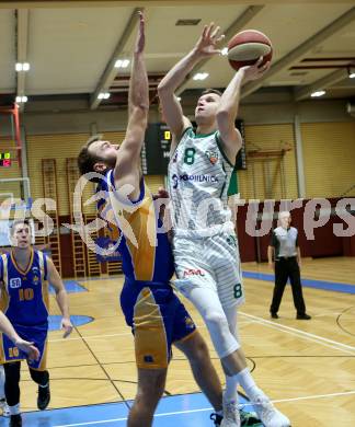 Basketball Zweite Liga 2020/2021. Grunddurchgang 10. Runde. KOS Celovec gegen BBU Salzburg.  Jernej Heine Andolsek (KOS Celovec), Luka Milovac  (BBU Salzburg). Klagenfurt, am 5.12.2020.
Foto: Kuess
www.qspictures.net

---
pressefotos, pressefotografie, kuess, qs, qspictures, sport, bild, bilder, bilddatenbank