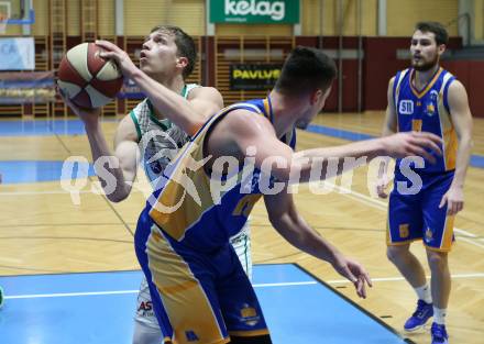 Basketball Zweite Liga 2020/2021. Grunddurchgang 10. Runde. KOS Celovec gegen BBU Salzburg. Lovro Fizuleto (KOS Celovec), Marko Rakic   (BBU Salzburg). Klagenfurt, am 5.12.2020.
Foto: Kuess
www.qspictures.net

---
pressefotos, pressefotografie, kuess, qs, qspictures, sport, bild, bilder, bilddatenbank