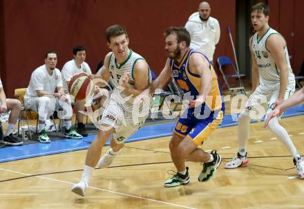 Basketball Zweite Liga 2020/2021. Grunddurchgang 10. Runde. KOS Celovec gegen BBU Salzburg. Andi Smrtnik (KOS Celovec), Luka Milovac  (BBU Salzburg). Klagenfurt, am 5.12.2020.
Foto: Kuess
www.qspictures.net

---
pressefotos, pressefotografie, kuess, qs, qspictures, sport, bild, bilder, bilddatenbank