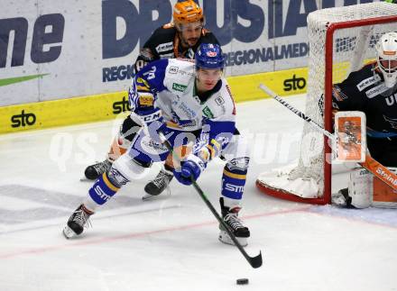 EBEL. Eishockey Bundesliga. VSV gegen Black Wings LINZ 1992. Felix Maxa,  (VSV), Julian Pusnik   (Linz). Villach, am 6.12.2020.
Foto: Kuess
www.qspictures.net
---
pressefotos, pressefotografie, kuess, qs, qspictures, sport, bild, bilder, bilddatenbank