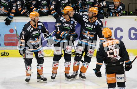 EBEL. Eishockey Bundesliga. VSV gegen Black Wings LINZ 1992. Torjubel Marc-Andre Dorion, Brian Lebler, Dragan UmicevicSebastien Piche  (Linz). Villach, am 6.12.2020.
Foto: Kuess
www.qspictures.net
---
pressefotos, pressefotografie, kuess, qs, qspictures, sport, bild, bilder, bilddatenbank
