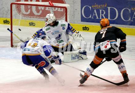 EBEL. Eishockey Bundesliga. VSV gegen Black Wings LINZ 1992.  Jamie Fraser, Ktristers Gudlevskis,  (VSV), Brian Lebler (Linz). Villach, am 6.12.2020.
Foto: Kuess
www.qspictures.net
---
pressefotos, pressefotografie, kuess, qs, qspictures, sport, bild, bilder, bilddatenbank