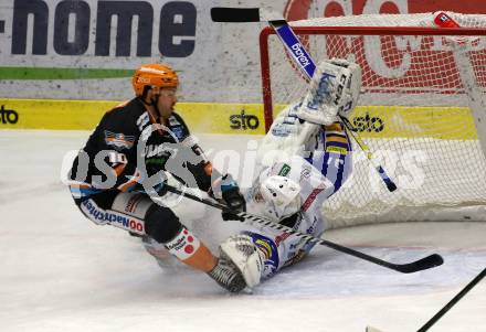EBEL. Eishockey Bundesliga. VSV gegen Black Wings LINZ 1992.  Kristers Gudlevskis,  (VSV), Andrew Jacob Kozek  (Linz). Villach, am 6.12.2020.
Foto: Kuess
www.qspictures.net
---
pressefotos, pressefotografie, kuess, qs, qspictures, sport, bild, bilder, bilddatenbank