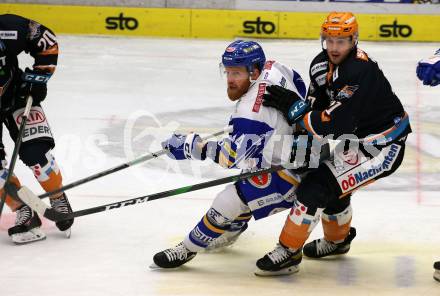 EBEL. Eishockey Bundesliga. VSV gegen Black Wings LINZ 1992. Jamie Fraser,   (VSV), Andreas Kristler (Linz). Villach, am 6.12.2020.
Foto: Kuess
www.qspictures.net
---
pressefotos, pressefotografie, kuess, qs, qspictures, sport, bild, bilder, bilddatenbank