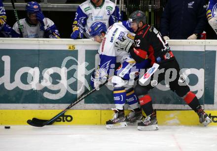 EBEL. Eishockey Bundesliga. VSV gegen Bratislava Capitals.  Felix Maxa,  (VSV), Adam Bezak (Bratislava). Villach, am 8.12.2020.
Foto: Kuess
www.qspictures.net
---
pressefotos, pressefotografie, kuess, qs, qspictures, sport, bild, bilder, bilddatenbank