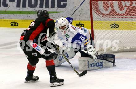 EBEL. Eishockey Bundesliga. VSV gegen Bratislava Capitals. Alexander Schmidt  (VSV), Brock Higgs (Bratislava). Villach, am 8.12.2020.
Foto: Kuess
www.qspictures.net
---
pressefotos, pressefotografie, kuess, qs, qspictures, sport, bild, bilder, bilddatenbank