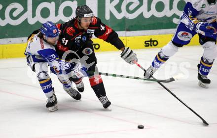 EBEL. Eishockey Bundesliga. VSV gegen Bratislava Capitals.  Martin Ulmer,  (VSV), Maxime Fortier (Bratislava). Villach, am 8.12.2020.
Foto: Kuess
www.qspictures.net
---
pressefotos, pressefotografie, kuess, qs, qspictures, sport, bild, bilder, bilddatenbank