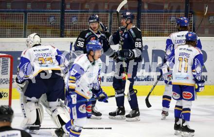 EBEL. Eishockey Bundesliga. VSV gegen Hydro Fehervar AV 19.   Torjubel Csanad Erdely, Tamas Robert Sarpatki  (Alba Volan). Villach, am 10.12.2020.
Foto: Kuess
www.qspictures.net
---
pressefotos, pressefotografie, kuess, qs, qspictures, sport, bild, bilder, bilddatenbank