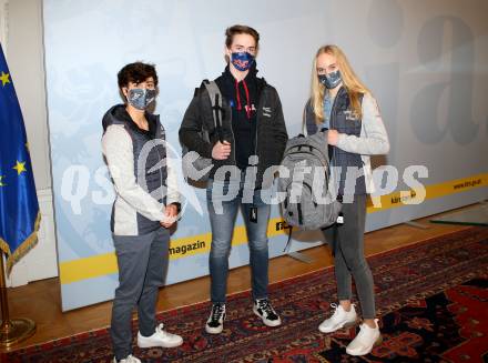 Kaernten Sport. Package Uebergabe. Hinten von links:  Nadine Weratschnig (Wildwassersport, Kanu), Lukas Pullnig (Leichtathletik), Katharina Sadnik (Radsport). KLagenfurt, am 10.12.2020.
Foto: Kuess
---
pressefotos, pressefotografie, kuess, qs, qspictures, sport, bild, bilder, bilddatenbank