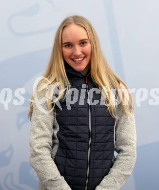 Kaernten Sport. Package Uebergabe.  Katharina Sadnik (Radsport). KLagenfurt, am 10.12.2020.
Foto: Kuess
---
pressefotos, pressefotografie, kuess, qs, qspictures, sport, bild, bilder, bilddatenbank