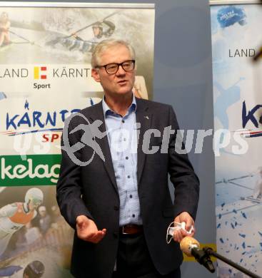 Kaernten Sport. Package Uebergabe. Werner Pietsch. KLagenfurt, am 10.12.2020.
Foto: Kuess
---
pressefotos, pressefotografie, kuess, qs, qspictures, sport, bild, bilder, bilddatenbank