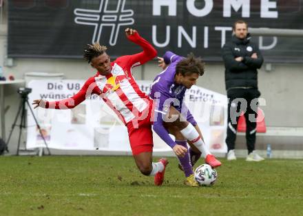 Fussball 2. Liga. SK Austria Klagenfurt gegen  FC Liefering. Thorsten Mahrer (Klagenfurt),  Junior (Liefering). Klagenfurt, am 13.12.2020.
Foto: Kuess
www.qspictures.net
---
pressefotos, pressefotografie, kuess, qs, qspictures, sport, bild, bilder, bilddatenbank