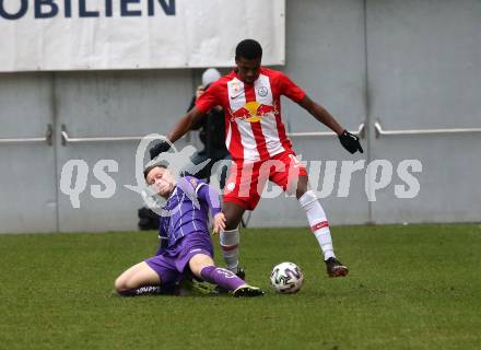 Fussball 2. Liga. SK Austria Klagenfurt gegen  FC Liefering.  Fabian Miesenboeck (Klagenfurt),  Wallison Nunes Silva (Liefering). Klagenfurt, am 13.12.2020.
Foto: Kuess
www.qspictures.net
---
pressefotos, pressefotografie, kuess, qs, qspictures, sport, bild, bilder, bilddatenbank