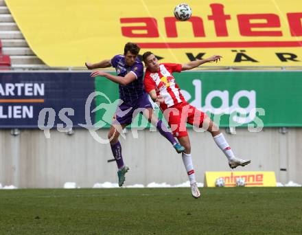 Fussball 2. Liga. SK Austria Klagenfurt gegen  FC Liefering. Herbert Paul (Klagenfurt), AntonÃ­n Svoboda (Liefering). Klagenfurt, am 13.12.2020.
Foto: Kuess
www.qspictures.net
---
pressefotos, pressefotografie, kuess, qs, qspictures, sport, bild, bilder, bilddatenbank