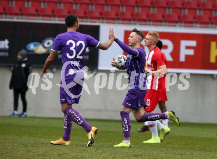 Fussball 2. Liga. SK Austria Klagenfurt gegen  FC Liefering.  Torjubel Markus Pink, Fabian Miesenboeck (Klagenfurt), (Liefering). Klagenfurt, am 13.12.2020.
Foto: Kuess
www.qspictures.net
---
pressefotos, pressefotografie, kuess, qs, qspictures, sport, bild, bilder, bilddatenbank