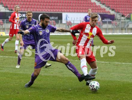 Fussball 2. Liga. SK Austria Klagenfurt gegen  FC Liefering. Kosmas Gkezos (Klagenfurt), Nikola Stosic (Liefering). Klagenfurt, am 13.12.2020.
Foto: Kuess
www.qspictures.net
---
pressefotos, pressefotografie, kuess, qs, qspictures, sport, bild, bilder, bilddatenbank