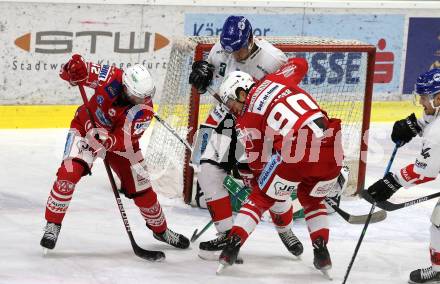 EBEL. Eishockey Bundesliga. KAC gegen	HC TIWAG Innsbruck. Rok Ticar, Matthew Fraser,  (KAC), Jonathan Racine-Clarke (Innsbruck). Klagenfurt, am 20.12.2020.
Foto: Kuess
www.qspictures.net

---
pressefotos, pressefotografie, kuess, qs, qspictures, sport, bild, bilder, bilddatenbank