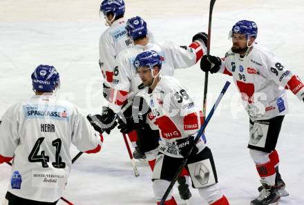 EBEL. Eishockey Bundesliga. KAC gegen	HC TIWAG Innsbruck. Torjubel Samuel Michael Herr,  Dario Winkler  (Innsbruck). Klagenfurt, am 20.12.2020.
Foto: Kuess
www.qspictures.net

---
pressefotos, pressefotografie, kuess, qs, qspictures, sport, bild, bilder, bilddatenbank