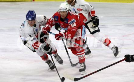 EBEL. Eishockey Bundesliga. KAC gegen	HC TIWAG Innsbruck. Matthew Fraser,  (KAC), Clemens Paulweber (Innsbruck). Klagenfurt, am 20.12.2020.
Foto: Kuess
www.qspictures.net

---
pressefotos, pressefotografie, kuess, qs, qspictures, sport, bild, bilder, bilddatenbank
