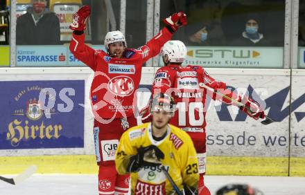 EBEL. Eishockey Bundesliga. KAC gegen	spusu Vienna Capitals. Torjubel Dennis Sticha, Thomas Vallant (KAC). Klagenfurt, am 22.12.2020.
Foto: Kuess
www.qspictures.net

---
pressefotos, pressefotografie, kuess, qs, qspictures, sport, bild, bilder, bilddatenbank