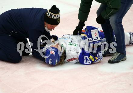 EBEL. Eishockey Bundesliga. VSV gegen HCB Suedtirol Alperia.  Bjorkstrand Patrick verletzt (VSV). Villach, am 22.12.2020.
Foto: Kuess
www.qspictures.net
---
pressefotos, pressefotografie, kuess, qs, qspictures, sport, bild, bilder, bilddatenbank