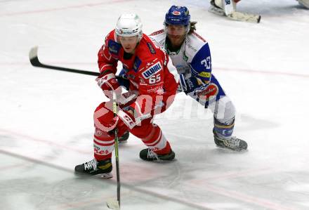 EBEL. Eishockey Bundesliga. VSV gegen KAC. Martin Ulmer,   (VSV), Michael Kernberger (KAC). Villach, am 28.12.2020.
Foto: Kuess
www.qspictures.net
---
pressefotos, pressefotografie, kuess, qs, qspictures, sport, bild, bilder, bilddatenbank