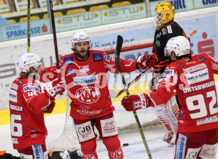 EBEL. Eishockey Bundesliga. KAC gegen	spusu Moser Medical Graz99ers.  Torjubel Bischofberger Johannes, Obersteiner Daniel, Unterweger Clemens (KAC). Klagenfurt, am 30.12.2020.
Foto: Kuess
www.qspictures.net

---
pressefotos, pressefotografie, kuess, qs, qspictures, sport, bild, bilder, bilddatenbank