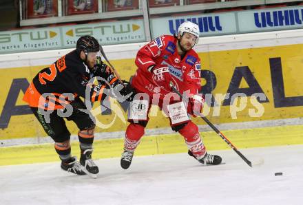 EBEL. Eishockey Bundesliga. KAC gegen	spusu Moser Medical Graz99ers.  Ganahl Manuel (KAC), Moderer Kevin (Graz). Klagenfurt, am 30.12.2020.
Foto: Kuess
www.qspictures.net

---
pressefotos, pressefotografie, kuess, qs, qspictures, sport, bild, bilder, bilddatenbank