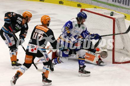 EBEL. Eishockey Bundesliga. VSV gegen Black Wings 1992 Linz.  Chris Collins,  (VSV), David Kickert, Charles David Beaudoin (Linz). Villach, am 30.12.2020.
Foto: Kuess
www.qspictures.net
---
pressefotos, pressefotografie, kuess, qs, qspictures, sport, bild, bilder, bilddatenbank
