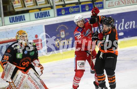 EBEL. Eishockey Bundesliga. KAC gegen	spusu Moser Medical Graz99ers.  Fraser Matthew (KAC), Oleksuk Travis (Graz). Klagenfurt, am 30.12.2020.
Foto: Kuess
www.qspictures.net

---
pressefotos, pressefotografie, kuess, qs, qspictures, sport, bild, bilder, bilddatenbank