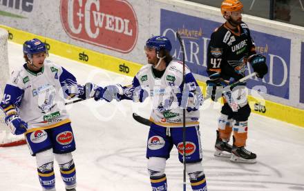 EBEL. Eishockey Bundesliga. VSV gegen Black Wings 1992 Linz.  Torjubel Benjamin Lanzinger, Chris Collins (VSV). Villach, am 30.12.2020.
Foto: Kuess
www.qspictures.net
---
pressefotos, pressefotografie, kuess, qs, qspictures, sport, bild, bilder, bilddatenbank