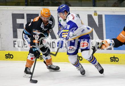 EBEL. Eishockey Bundesliga. VSV gegen Black Wings 1992 Linz. Felix Maxa,   (VSV), Charles David Beaudoin (Linz). Villach, am 30.12.2020.
Foto: Kuess
www.qspictures.net
---
pressefotos, pressefotografie, kuess, qs, qspictures, sport, bild, bilder, bilddatenbank