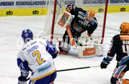 EBEL. Eishockey Bundesliga. VSV gegen Black Wings 1992 Linz. Sebastian Zauner, (VSV), David Lickert   (Linz). Villach, am 30.12.2020.
Foto: Kuess
www.qspictures.net
---
pressefotos, pressefotografie, kuess, qs, qspictures, sport, bild, bilder, bilddatenbank